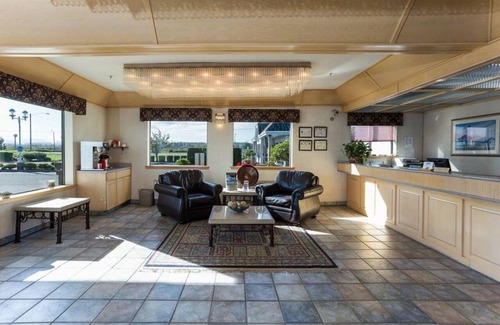 Warrenton Hotel | Modern and Comfy Unit, Near Attractions, Pool and Sauna