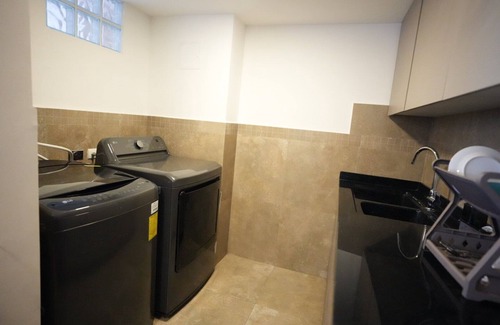 Cuenca Apartment | Modern and Cozy 3-bedroom apartment with WiFi, fitness room in charming Cuenca