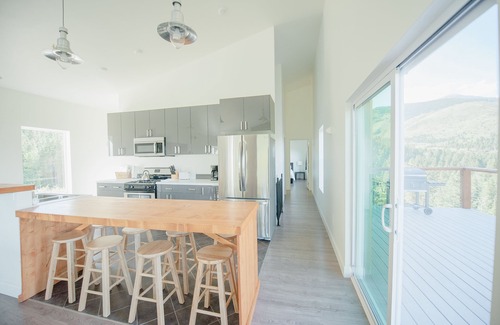 Whitepine House | Modern and Spacious Eco Ski Estate