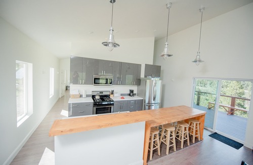 Whitepine House | Modern and Spacious Eco Ski Estate