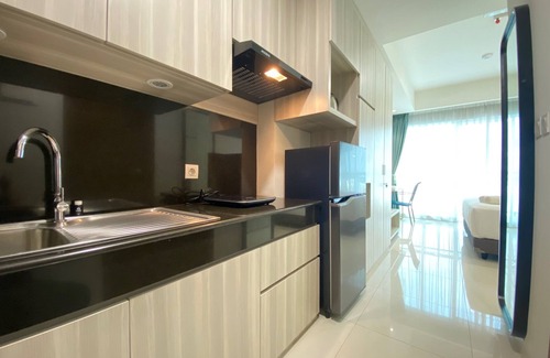 Malabar Apartment | Modern and Spacious Studio Room at Green Kosambi Apartment