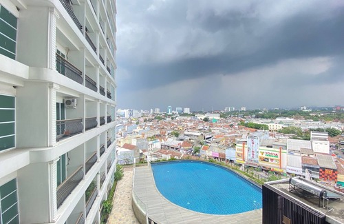 Malabar Apartment | Modern and Spacious Studio Room at Green Kosambi Apartment