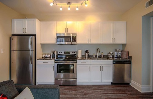 Midtown Apartment | Modern and Stylish Historic Apartment