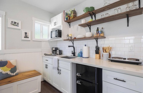North Oak Park House | Modern and updated suite in East Sacramento