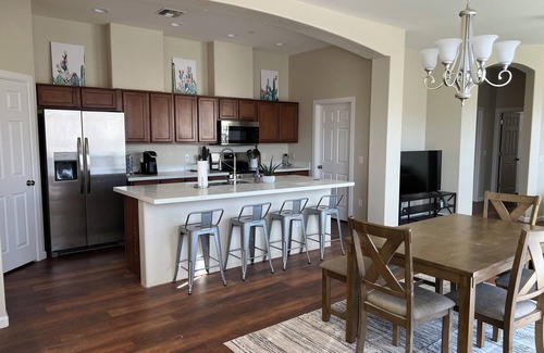 Anthem East Side Condo | Modern Anthem Condo Retreat