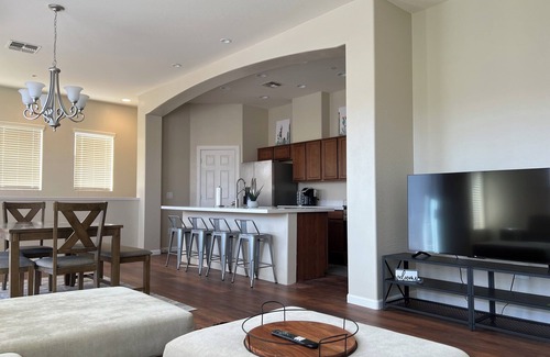 Anthem East Side Condo | Modern Anthem Condo Retreat