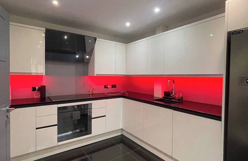 Brownswood Apartment | Modern AP in the heart of London