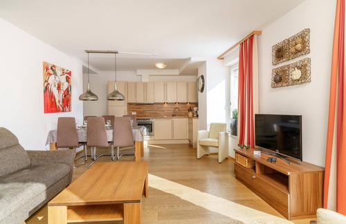 Viehhofen Apartment | Modern apartment with enclosed garden