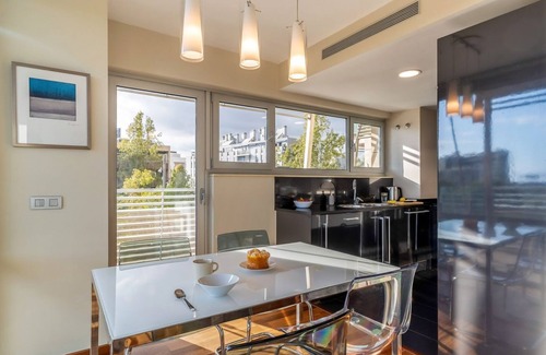 Sant Adria de Besos Apartment | Modern apartment near Forum Beach & Parking