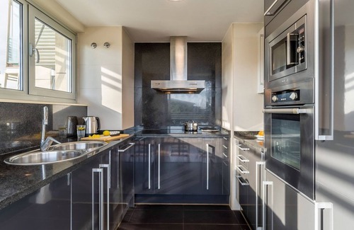 Sant Adria de Besos Apartment | Modern apartment near Forum Beach & Parking