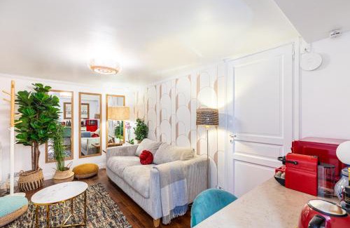 Meudon Apartment | Modern Apartement Grand Paris, TV Salon, Sharing Garden, Villa des Ammonites