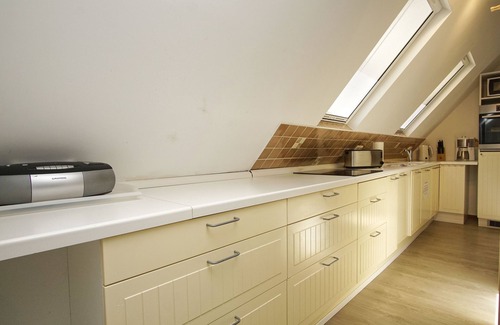 Glowe Apartment | Modern apartment no. 5 with balcony, sauna in the house, garden - Ferienwohnungen am Wald