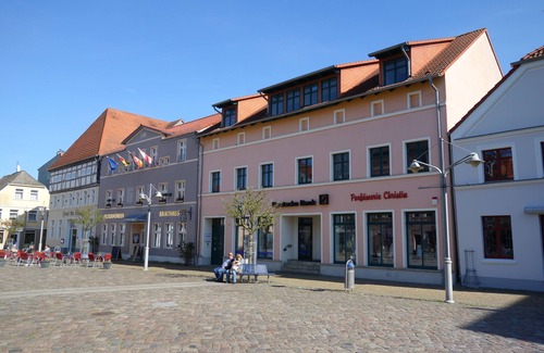 Ueckermuende Apartment | Modern apartment/apartments in a prime location on the market square in the seaside resort Ueckermünde