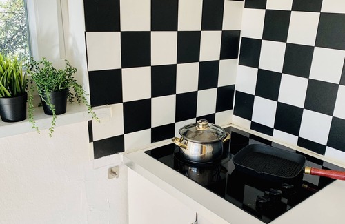 Homburg Apartment | Modern apartment below Homburg University Hospital * renovated bathroom & kitchen *