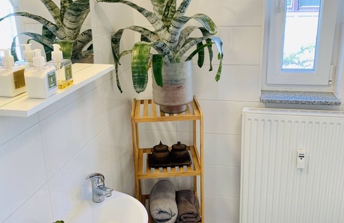Homburg Apartment | Modern apartment below Homburg University Hospital * renovated bathroom & kitchen *