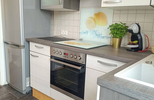 Bendorf Apartment | Modern apartment by the castle park