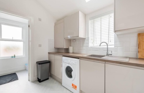 Rochester East Ward House | Modern Apartment, Castle View Rochester, England