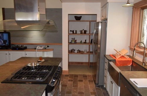 Etna Apartment | Modern Apartment; Easy Commute To Cornell University Or Ithaca College