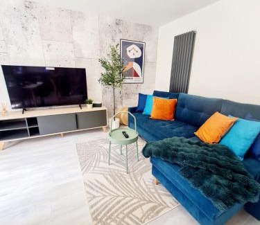 East End Apartment | Modern Apartment - FREE parking