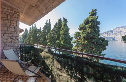 Cassone Apartment | Modern Apartment "Gennaker" On Lakeside with Terrace and View