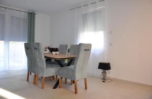 Bischofsheim Apartment | Modern Apartment in B'heim EG Nr 2