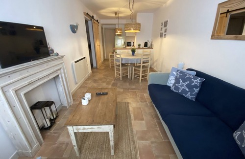Llafranc Apartment | Modern apartment in Llafranc with A/C. No view