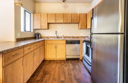 Avondale Apartment | Modern Apartment in Prime Location (ID7763X83)