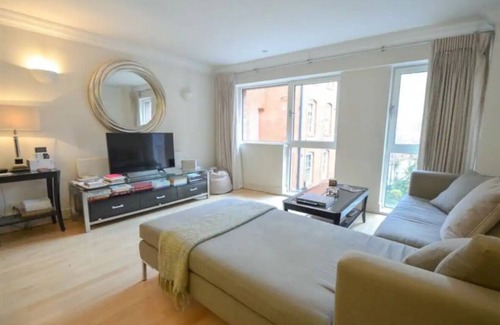 Crouch End Apartment | Modern Apartment in the Heart of Covent Garden, London