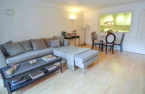 Crouch End Apartment | Modern Apartment in the Heart of Covent Garden, London
