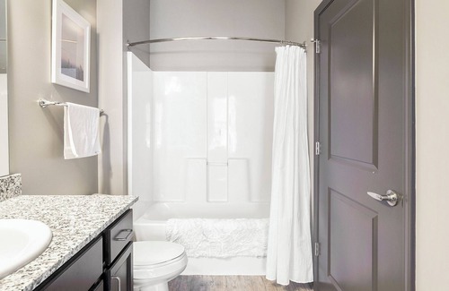 Perrysburg Apartment | Modern Apartment in Prime Location (ID3676X65)