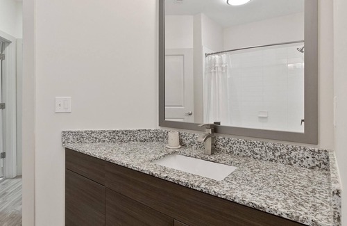 Short Pump Apartment | Modern Apartment in Prime Location (ID4420X29)
