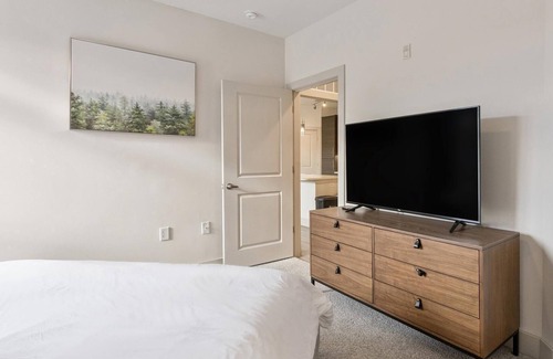 Short Pump Apartment | Modern Apartment in Prime Location (ID4420X29)