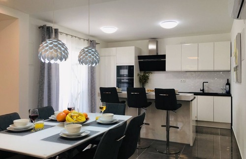 Cove Basina (Jelsa) Apartment | Modern apartment in villa on island Hvar 2.