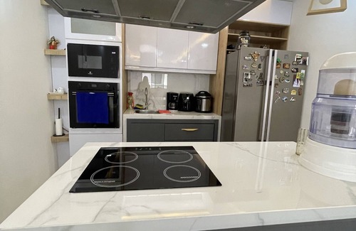 Kennedy Apartment | Modern apartment near the San Marino mall and Santa Ana port