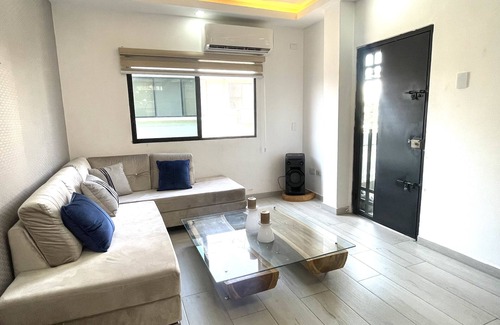 Kennedy Apartment | Modern apartment near the San Marino mall and Santa Ana port