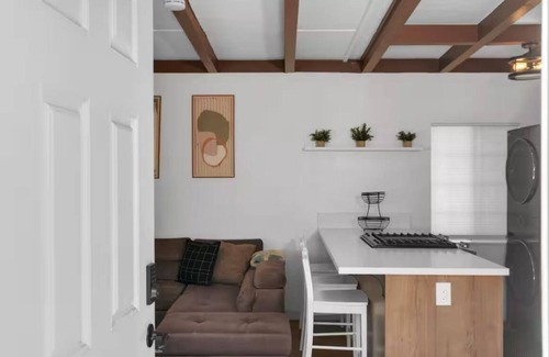 North Long Beach Apartment | Modern Apartment Near Disneyland - Free Parking