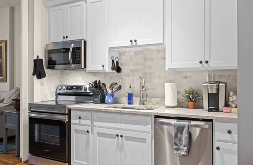 Old Louisville Apartment | Modern Apartment Near Nulu and Churchill Downs