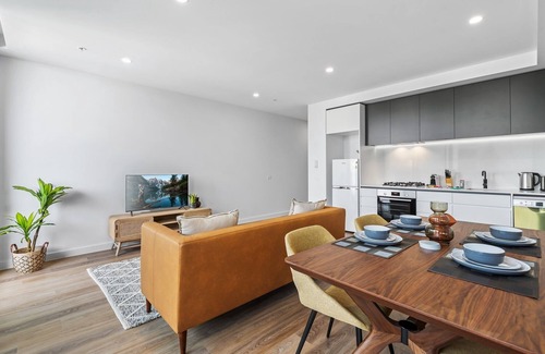 Heidelberg Apartment | Modern Apartment on Burgundy Precinct & Parklands