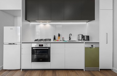 Heidelberg Apartment | Modern Apartment on Burgundy Precinct & Parklands