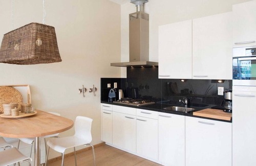 Vissershaven Apartment | Modern apartment overlooking the harbor