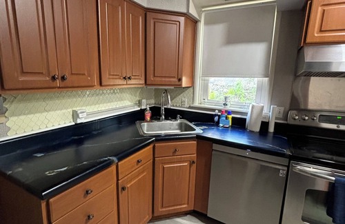 Perry North Apartment | Modern apartment w/fitness room, AC, WiFi. close to stadiums and downtown
