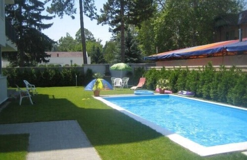 Siofok Aranypart Apartment | Modern apartment with air-condition, pool and bbq for 4+2 people, free WIFI