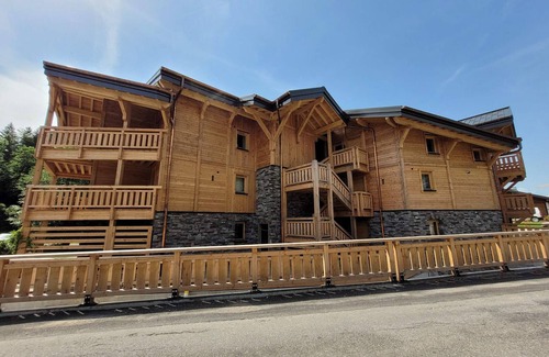 Les Gets Apartment | Modern Apartment with Sunlit Terrace, Close to Ski Slopes and Village Amenities