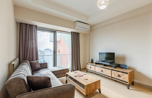 Kadikoy Apartment | Modern Apartment with Great City View in Kadikoy