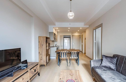 Kadikoy Apartment | Modern Apartment with Great City View in Kadikoy