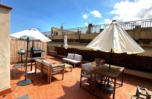 Vic Apartment | Modern Apartment with Rooftop - El Gòtic