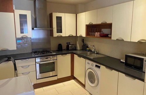 Sandyford Apartment | Modern Apt 3 Bedrooms near Dundrum