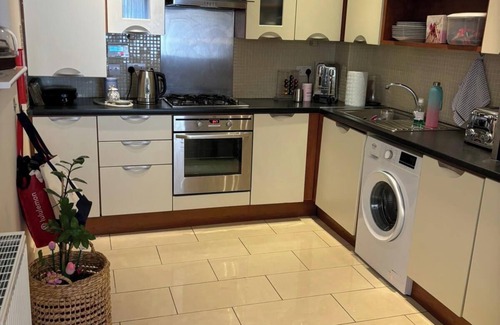 Sandyford Apartment | Modern Apt 3 Bedrooms near Dundrum