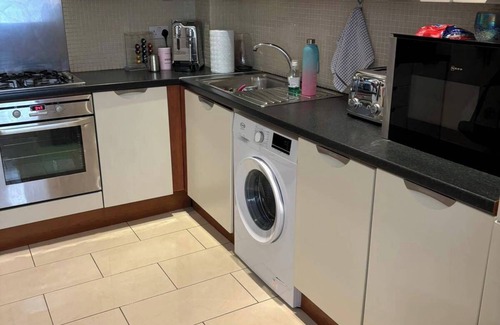 Sandyford Apartment | Modern Apt 3 Bedrooms near Dundrum