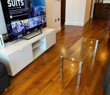 Cardiff City Centre Apartment | Modern Apt Cardiff City Centre - Prime Location